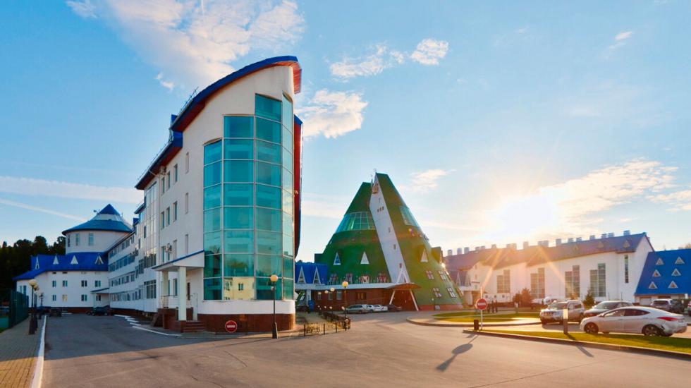 z6com尊龙凯时设计灵感来自帐篷、棚屋和蒙古包的当代俄罗斯建筑(图3)