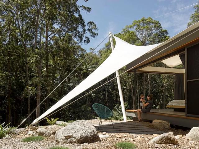 z6com尊龙凯时APP他在热带雨林里盖了一个超级大的“帐篷”没料到成为了豪宅(图13)