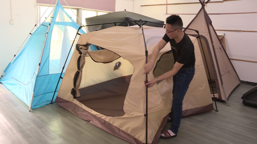 z6com尊龙凯时平台视频关注露营经济（二）：一顶帐篷撑开一片新业态 帐篷装备销(图5)